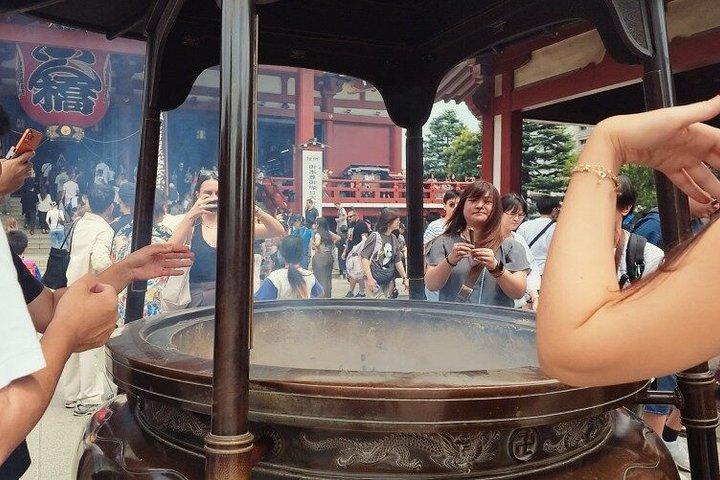 東京プライベート浅草散策ツアー浅草寺抹茶とおもち