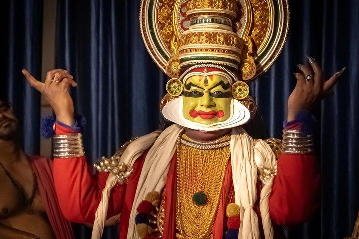 Cultural Evening in Kochi Kathakali Theyyam and Kalaripayattu