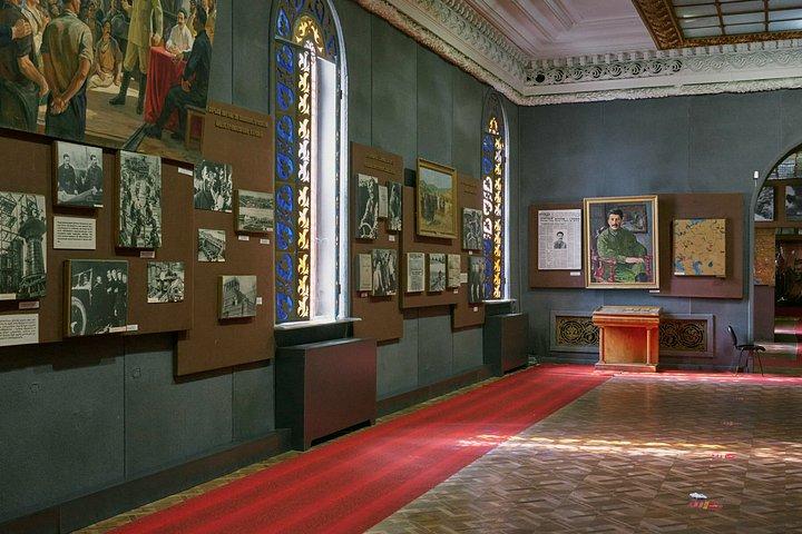 Uplistsikhe & Stalin Museum: Soviet Combo Tour