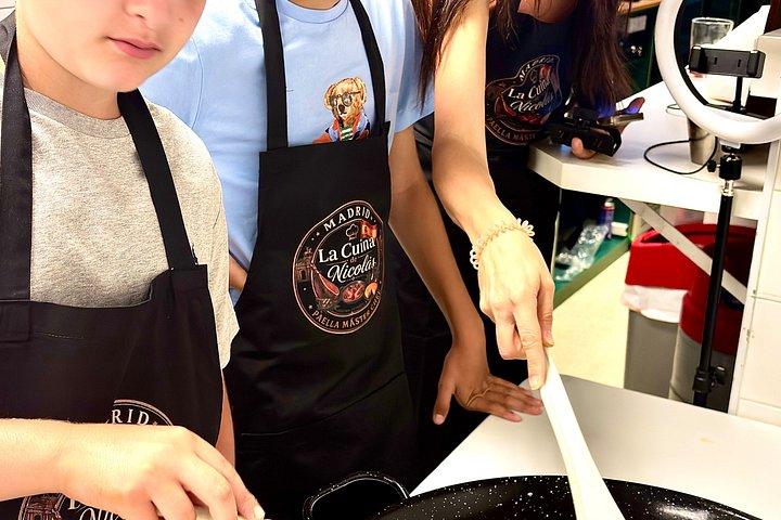 Paella and creative rices Workshop with Sangria in Madrid Center