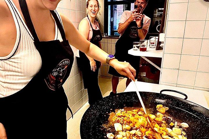 Paella and creative rices Workshop with Sangria in Madrid Center