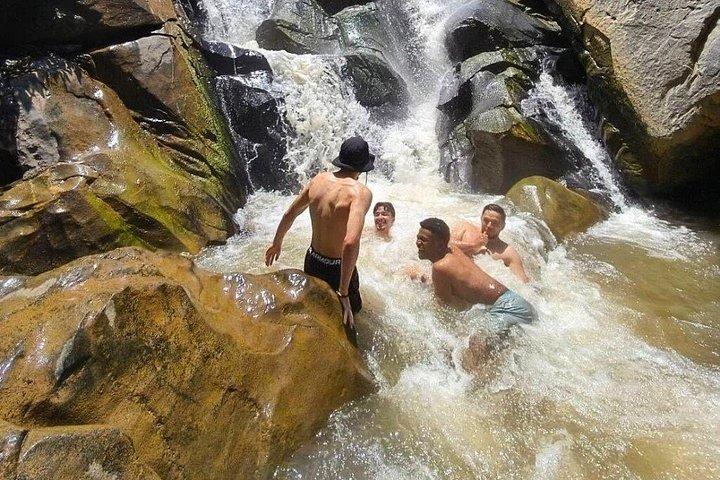 チェンマイの山岳部族での1日ジャングルトレッキングと竹筏漂流
