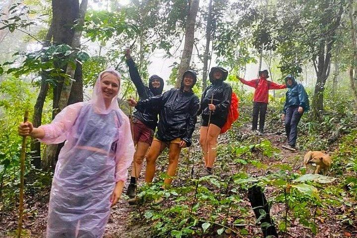 チェンマイの山岳部族での1日ジャングルトレッキングと竹筏漂流