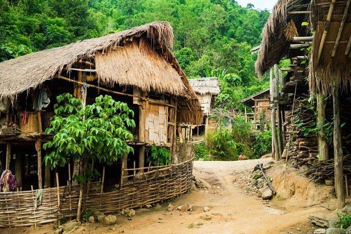 チェンマイの山岳部族での1日ジャングルトレッキングと竹筏漂流