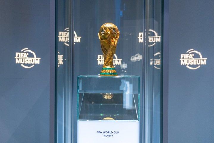 レイククルーズ・リンド・チョコレートとFIFA博物館でチューリッヒ市内観光