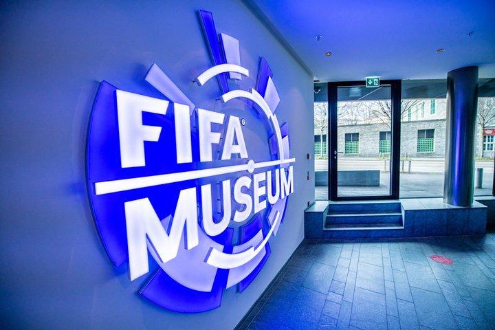 レイククルーズ・リンド・チョコレートとFIFA博物館でチューリッヒ市内観光