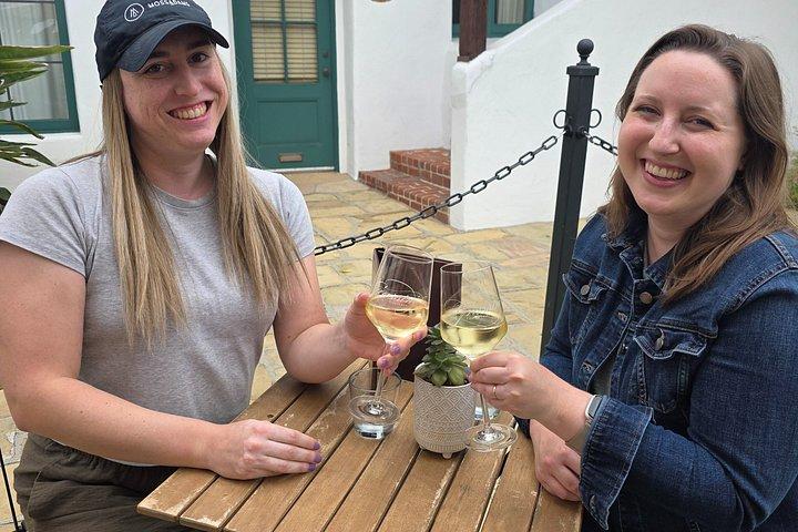 Santa Barbara Comedian-Led Walking Tour with Snacks and Drinks