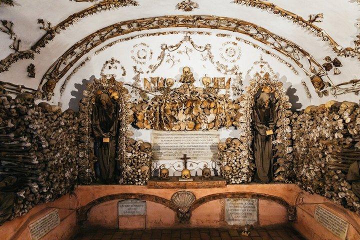 ローマ地下埋葬所＆カタコンベ探訪ツアー（送迎付き）