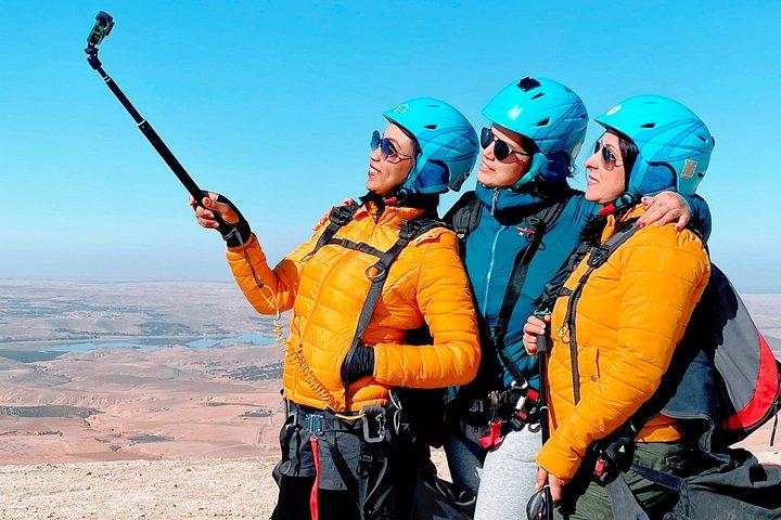 GoProでエクストリームタンデムフライトでアゲルゴール上空を飛行