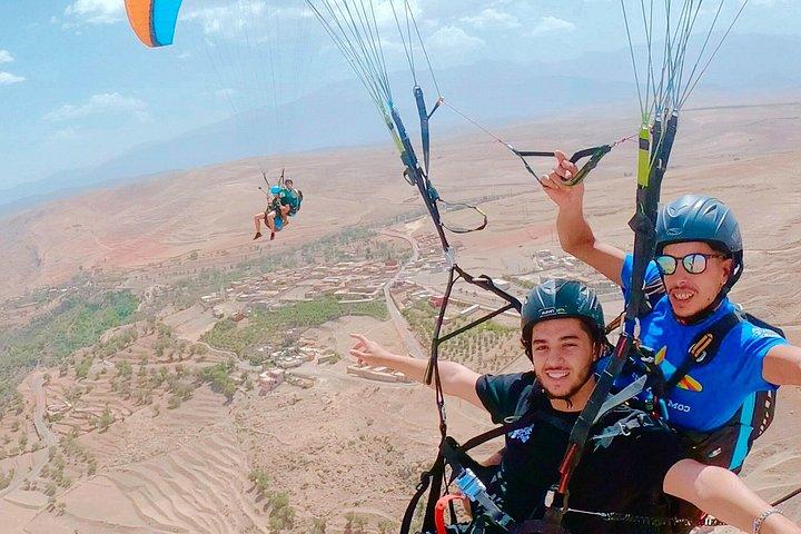 GoProでエクストリームタンデムフライトでアゲルゴール上空を飛行