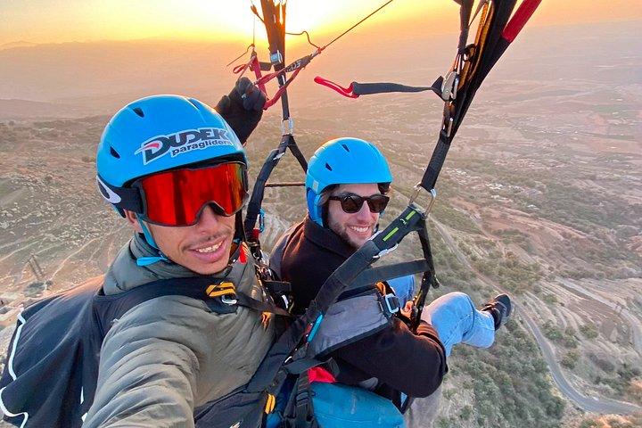 GoProでエクストリームタンデムフライトでアゲルゴール上空を飛行