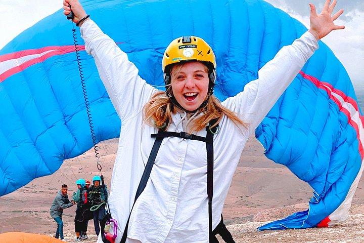 GoProでエクストリームタンデムフライトでアゲルゴール上空を飛行