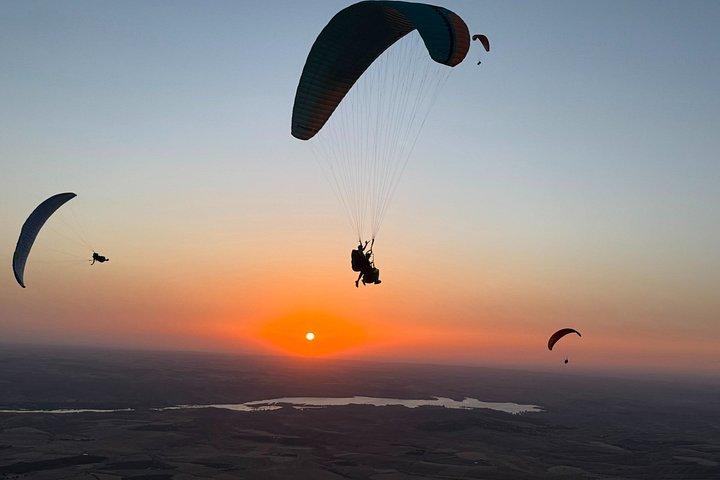 GoProでエクストリームタンデムフライトでアゲルゴール上空を飛行