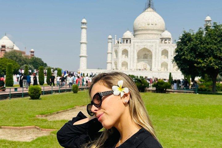 Luxury Taj Mahal Sunrise Tour with 5-Star Marriott Lunch