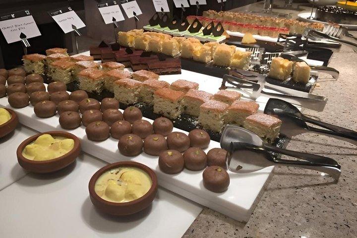 豪華タージマハル日の出ツアー（5名付）-スターマリオットランチ