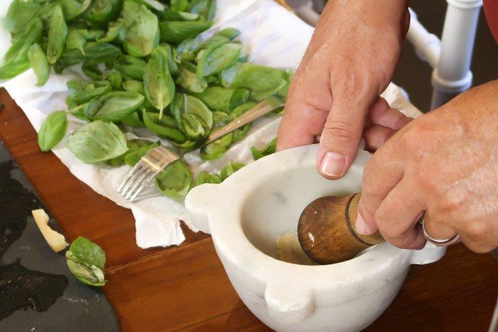 チンクエテッレのヴェルナッツァでペスト作り教室とワインテイスティング