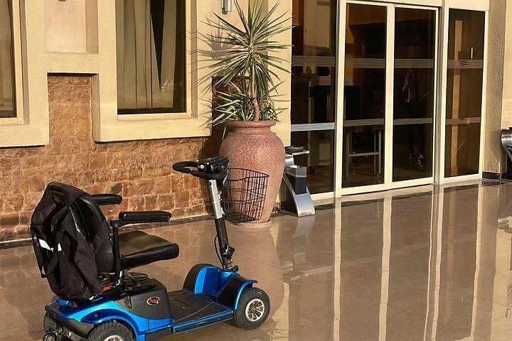 シャルムエルシェイクの折りたたみモビリティスクーターレンタル