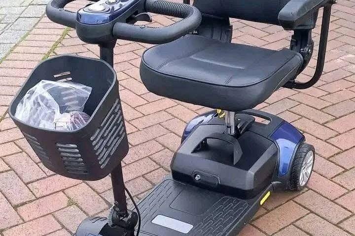 シャルムエルシェイクの折りたたみモビリティスクーターレンタル