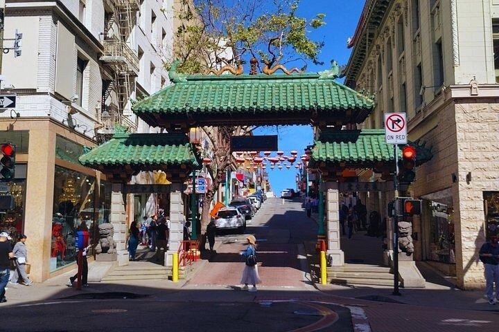 サンフランシスコ中華街の歴史文化とグルメツアー