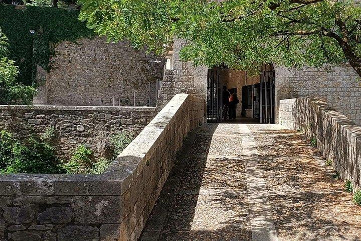 ジローナのローマ旧市街セルフガイド付きウォーキングツアー