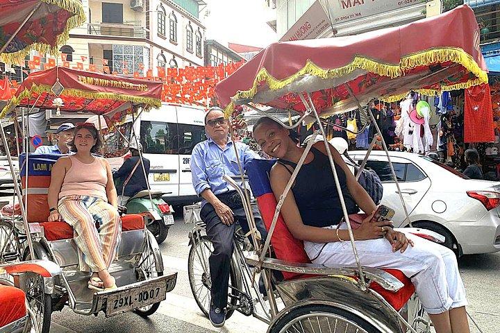 ハノイ旧市街プライベートサイクリングツアー（ストリートフード＆ドリンク付き）