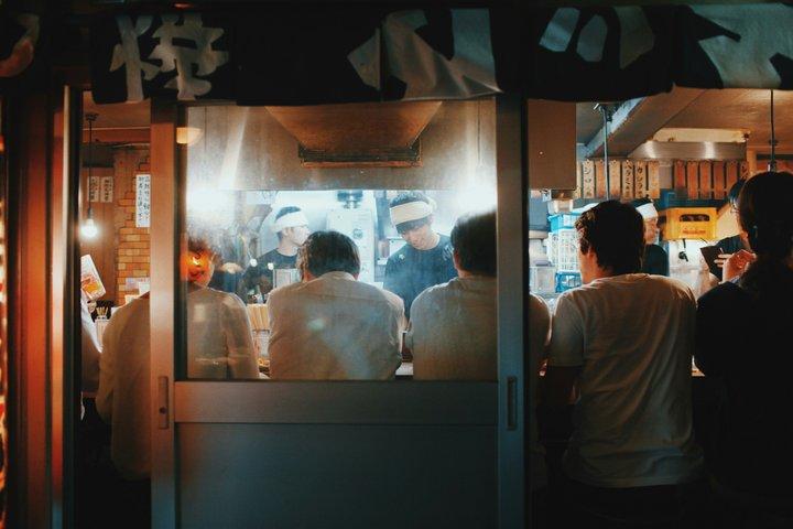 新宿ナイトウォーキングツアー スカイラインビューとランタン通り