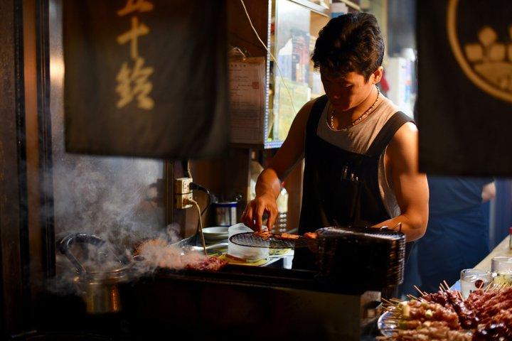 新宿ナイトウォーキングツアー スカイラインビューとランタン通り