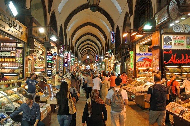 イスタンブール旧市街、フェネル・バラトツアー＆ダンスショーのリズム