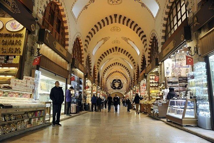 イスタンブール旧市街、フェネル・バラトツアー＆ダンスショーのリズム
