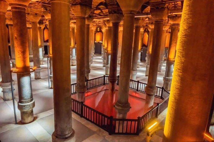 イスタンブール旧市街、オスマン市場ツアー、ダンスショーのリズム