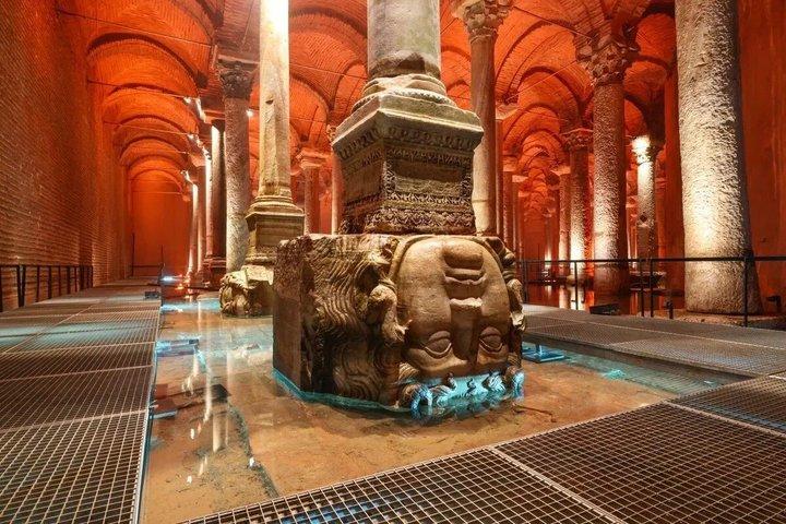 イスタンブール旧市街、フェネル・バラトツアー＆ダンスショーのリズム