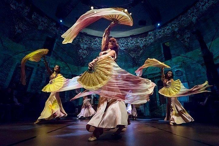 イスタンブール旧市街、オスマン市場ツアー、ダンスショーのリズム