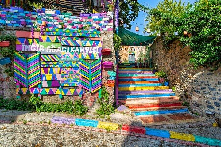 イスタンブール旧市街、フェネル・バラトツアー＆ダンスショーのリズム