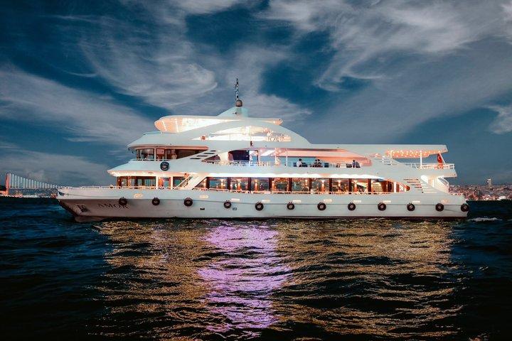 Dîner croisière sur le Bosphore d'Istanbul et spectacle nocturne turc