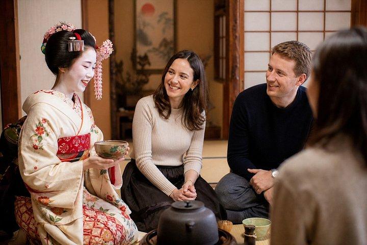 舞妓さんと福岡特別日本語茶道