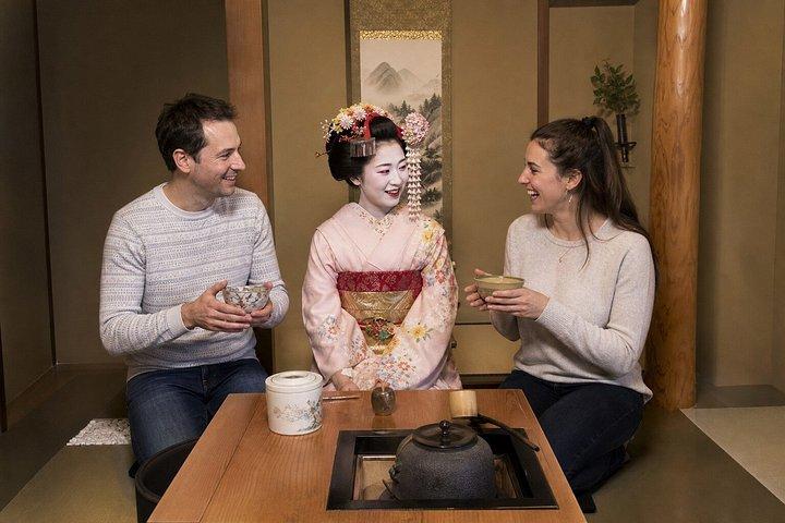 舞妓さんと福岡特別日本語茶道
