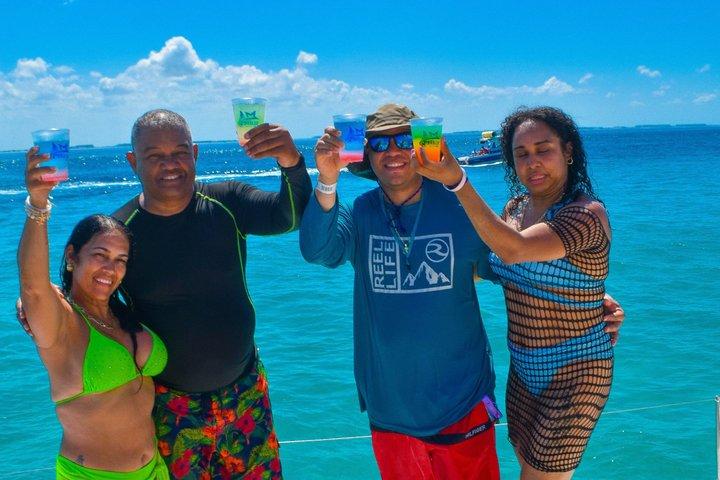Isla Mujeres Catamaran Cruise met snorkelen, open bar & buffet