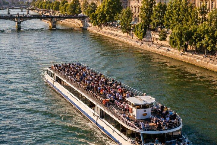 Paris: Evening Lights Cruise with Legendary Bateaux-Mouches