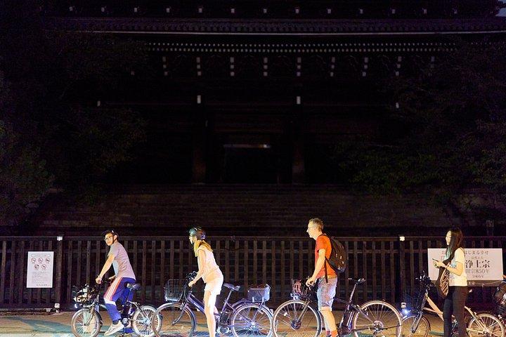 夜のe-bikeツアーで京都祇園を体験