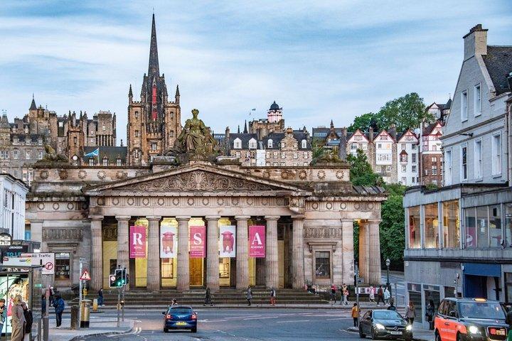 Edinburgh Scavenger Hunt & Highlights Self-Guided Walking Tour