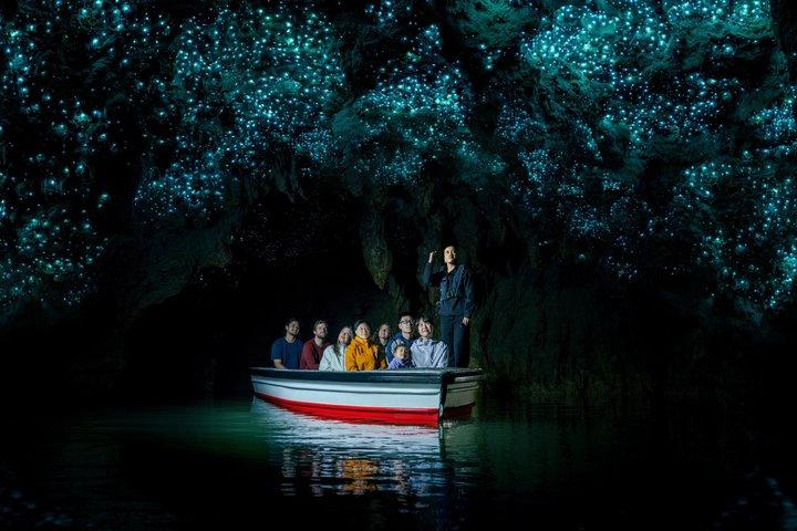 Hobbiton Movie Set & Waitomo Caves Pequeno grupo tour de Auckland