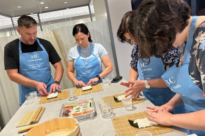 Tokyo Tsukiji Fish Market Tour and Sushi Making Lesson