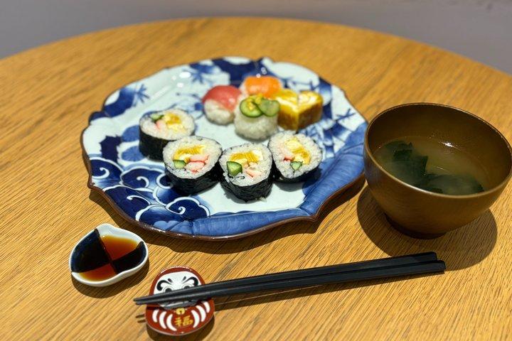 東京築地魚市場見学と寿司作りレッスン