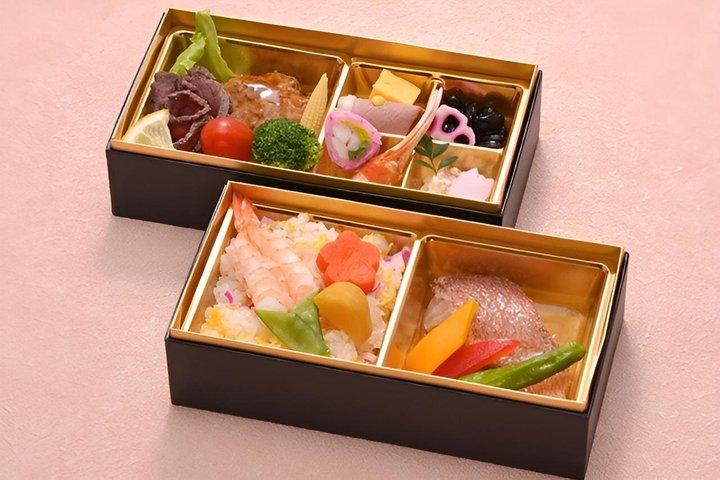 テーブル席と椅子席を設けた土浦花火大会