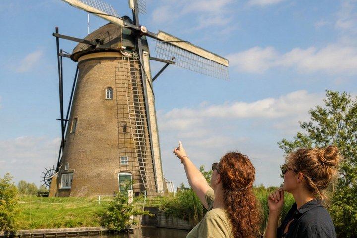 Kinderdijk: Self-Guided Scavenger Hunt & Walking Tour