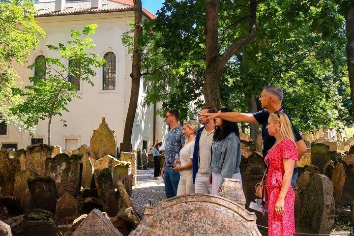 Prague Guided Jewish Quarter and Old Cemetery Tour with Tickets