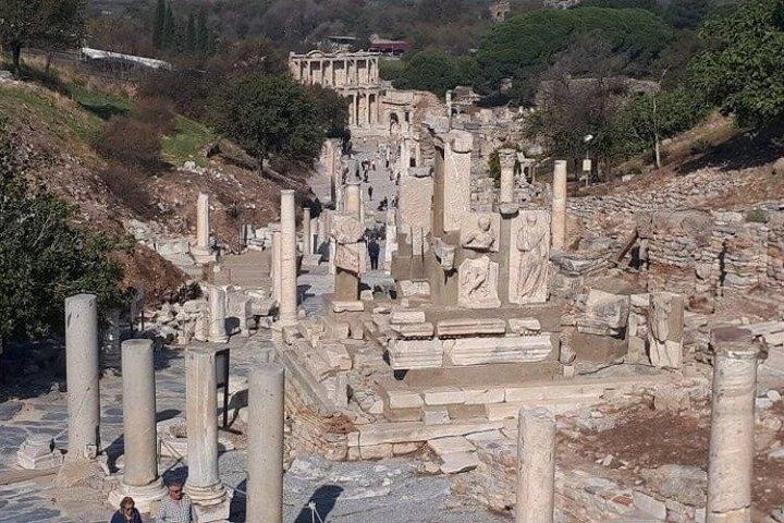 クルーズ船の場合：草田シ港からのエフェソス海岸小旅行