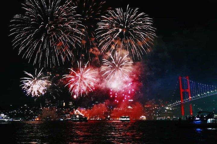 Istanbul New Years Eve Yacht Party with Fireworks and Belly Dance
