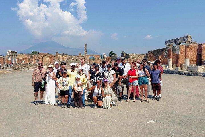 ローマからの日帰り旅行：ポンペイ＆ソレント・アマルフィ海岸を探索