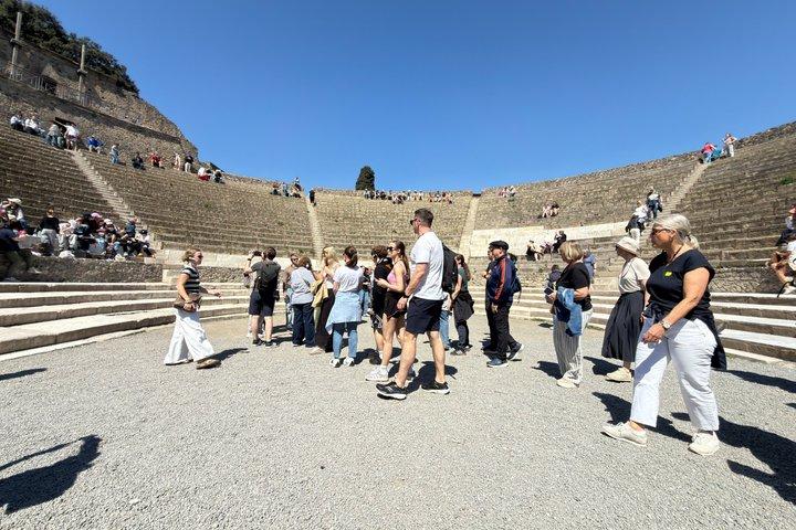 ローマからの日帰り旅行：ポンペイ＆ソレント・アマルフィ海岸を探索